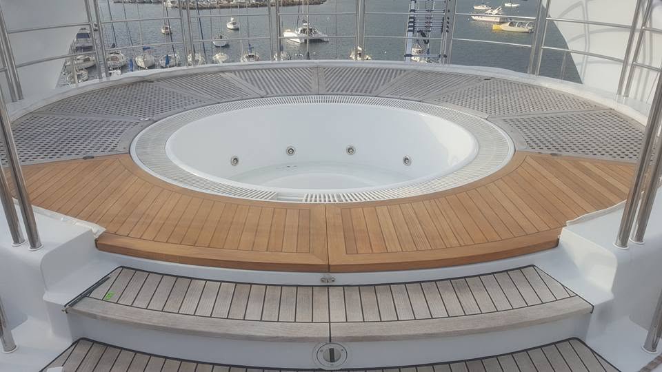 Spa surround & curved gratings