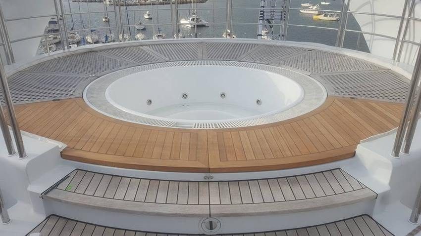 Spa surround & curved gratings