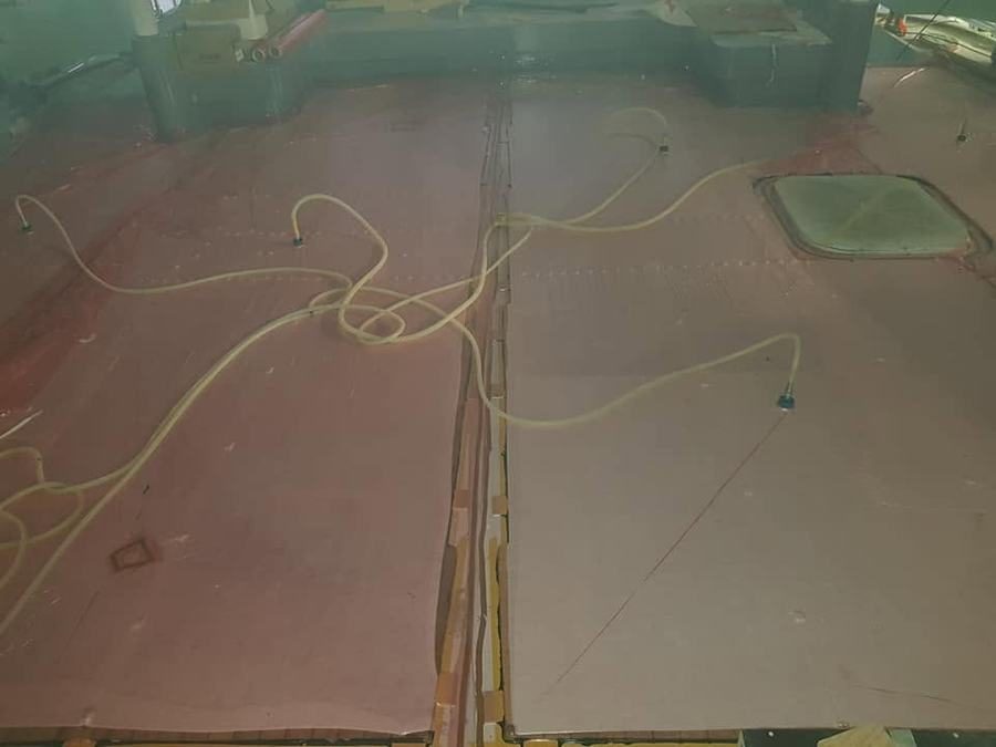 Vacuum-bonded installation