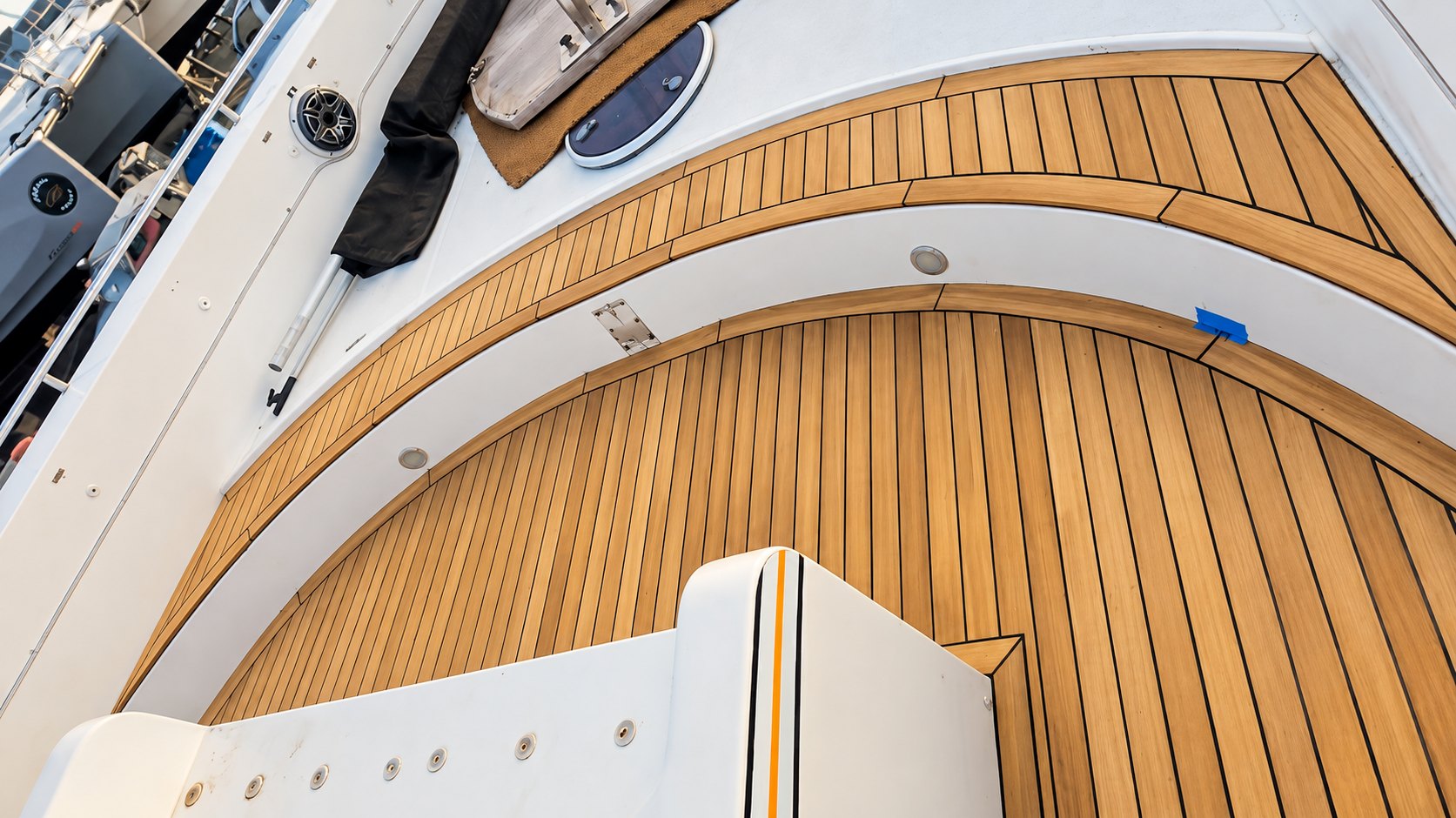60 m² teak deck rebuilt from scratch, Saint-Martin