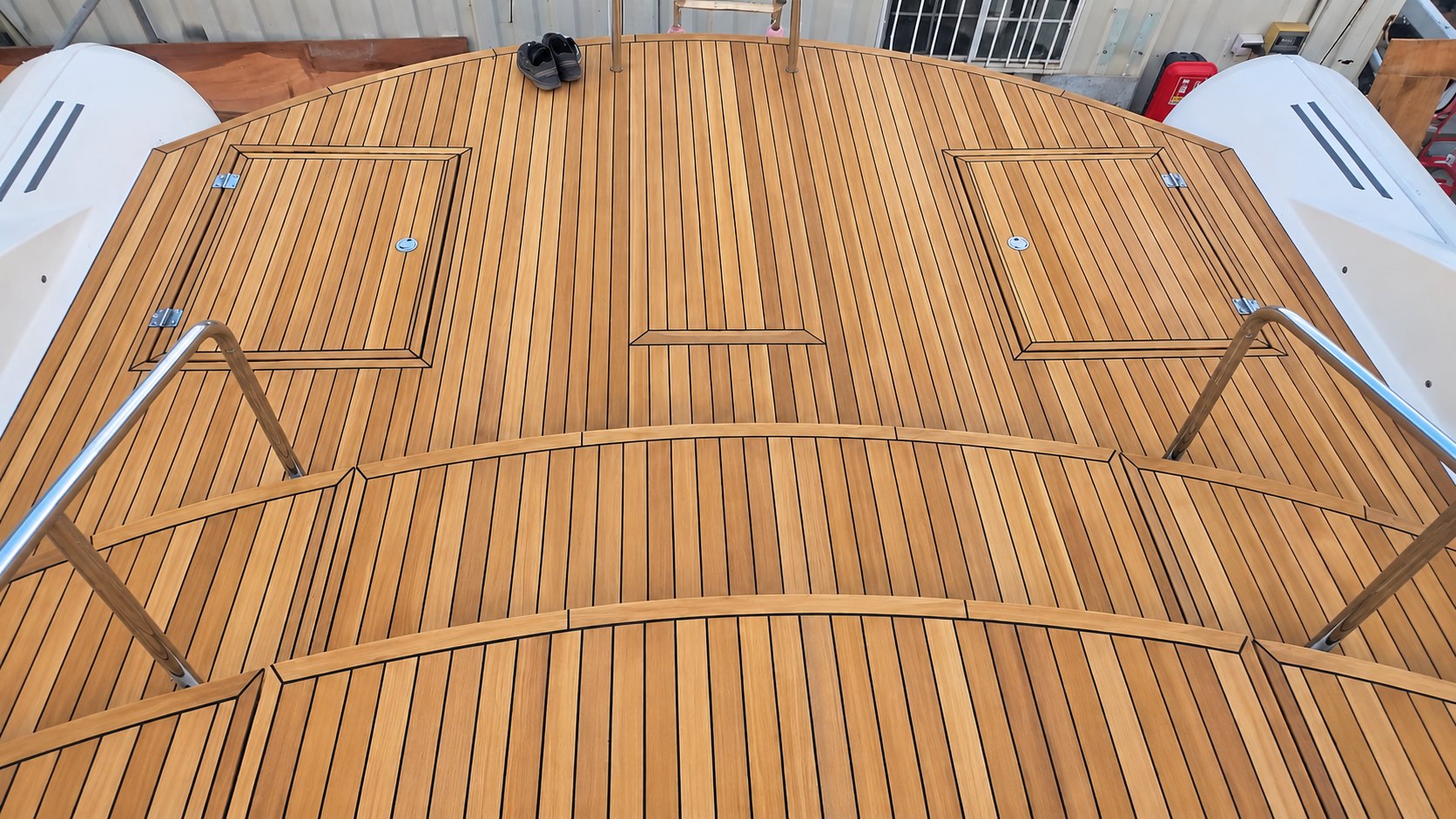 60 m² teak deck rebuilt from scratch, Saint-Martin