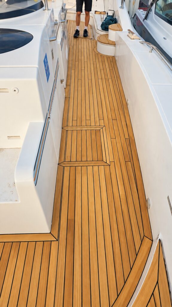 60 m² teak deck rebuilt from scratch, Saint-Martin