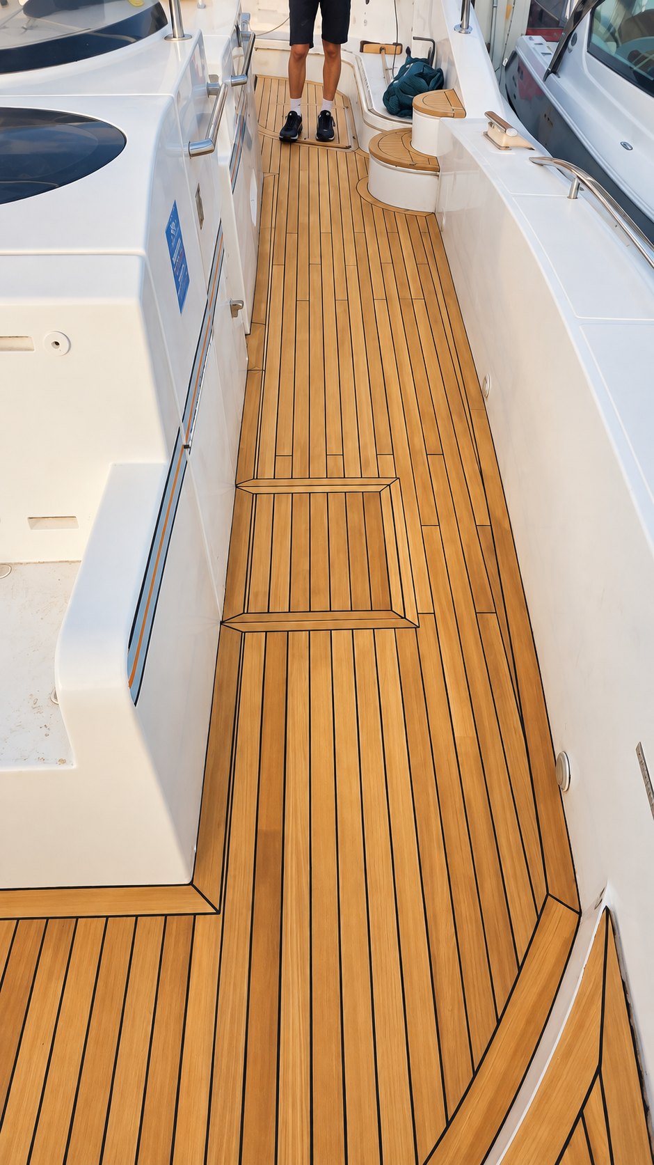 60 m² teak deck rebuilt from scratch, Saint-Martin